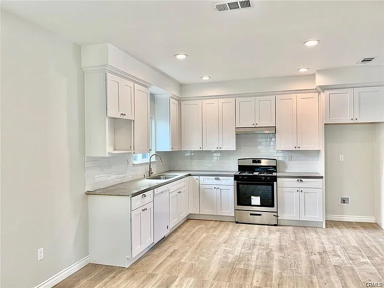 2411 1/2 S Primrose Ave — Photo 9