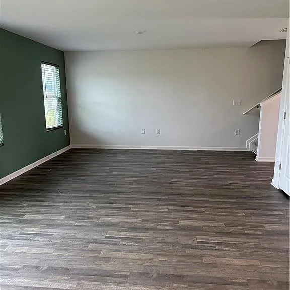 128 Oxford Ln — Photo 4