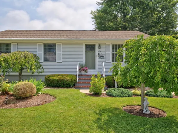 212 Pine Grove St, New Bedford, MA 02745