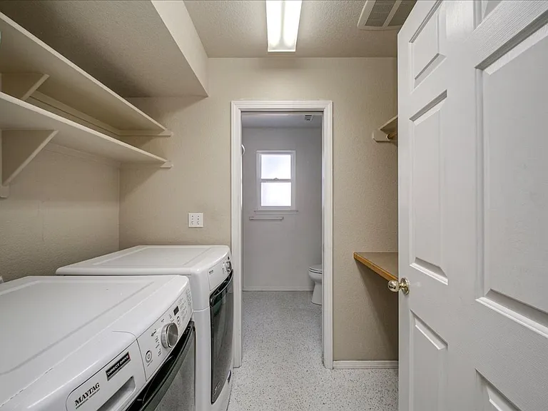 1802 N Heath Ave — Photo 24