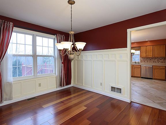 5th image of 132 Beacon St