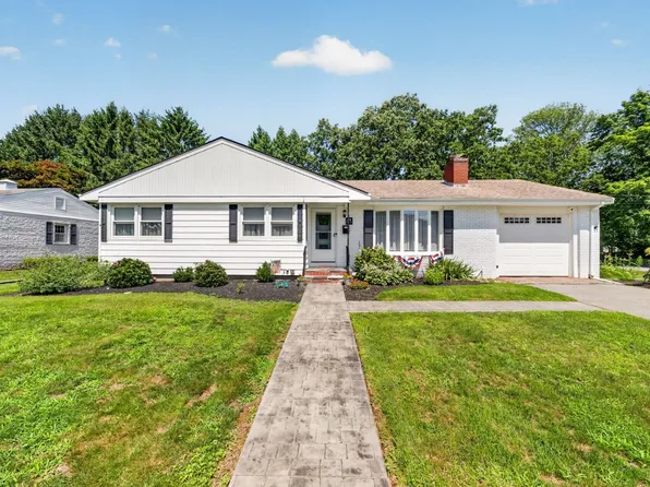 84 Evans St, Somerset, MA 02726