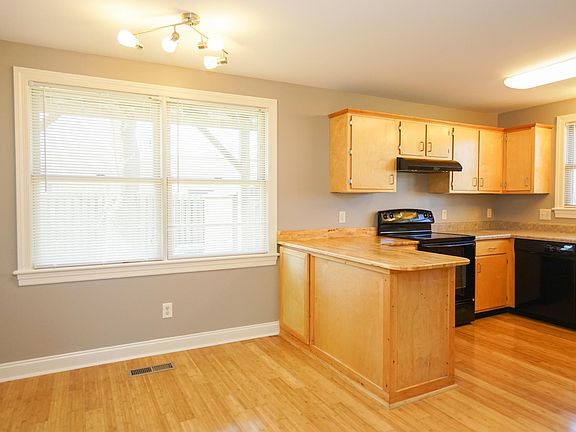 Kitchen/Dining Area