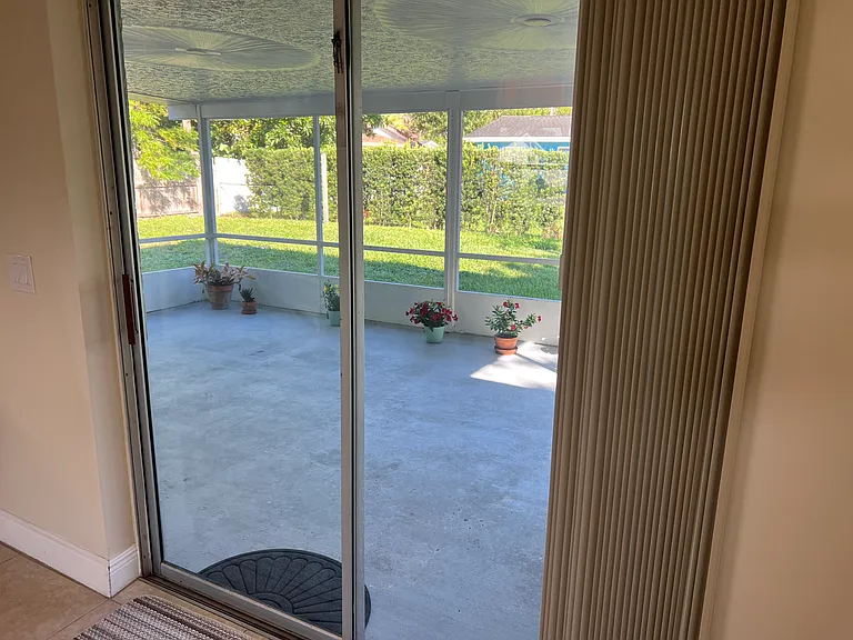 2052 SE Jackson St — Photo 37
