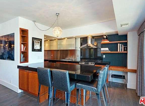 4th image of 838 N Doheny Dr APT 1403