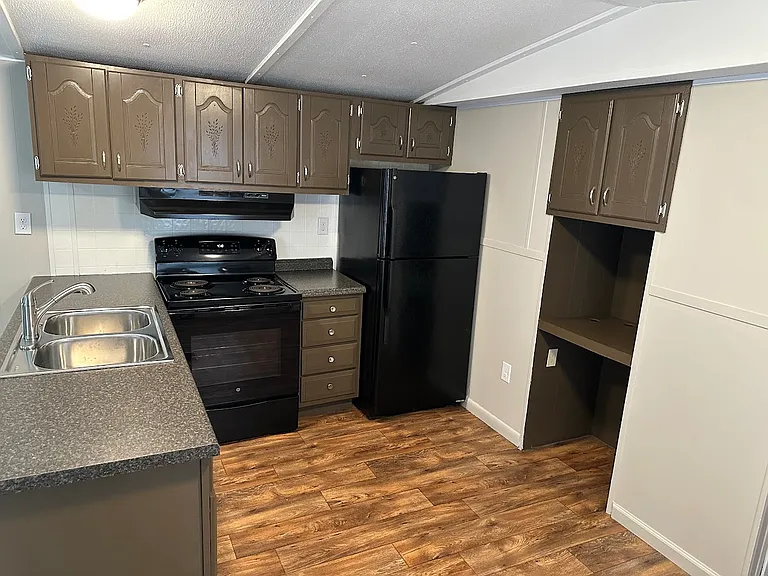 1083 Louisville Hwy — Photo 5
