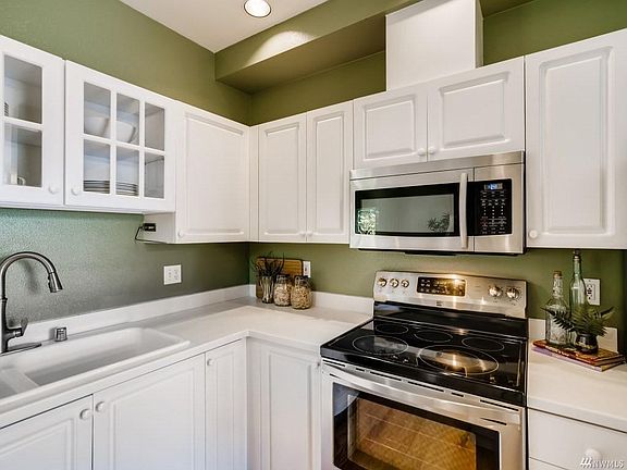 3rd image of 12423 NE 7th Pl