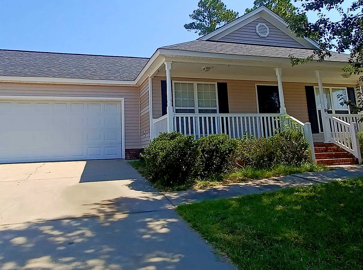 3 bed, 1300 sqft, $1,700 — Photo 1