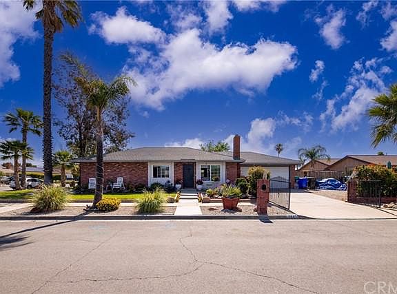 4th image of 7945 Cherimoya Dr