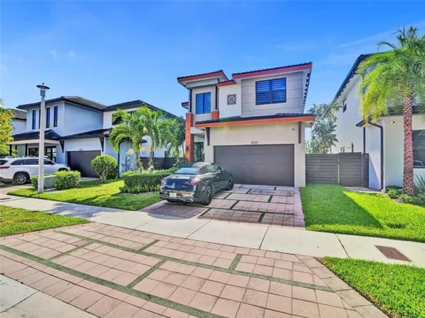 15501 NW 88th Ave, Hialeah, FL 33016