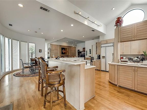 5th image of 4527 Briar Oaks Cir