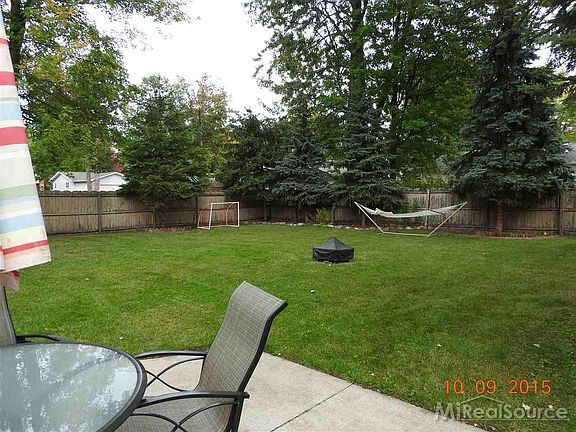 3rd image of 3954 Tamarack Dr