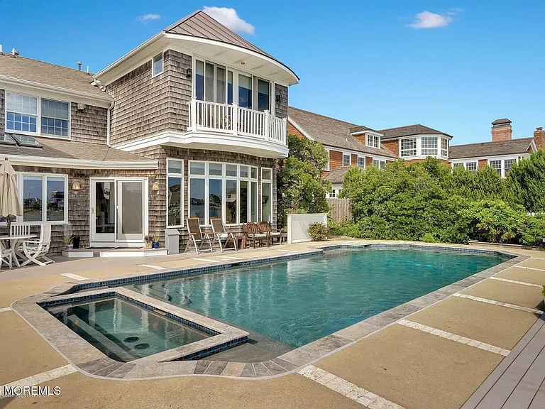 323 Cove Dr — Photo 35