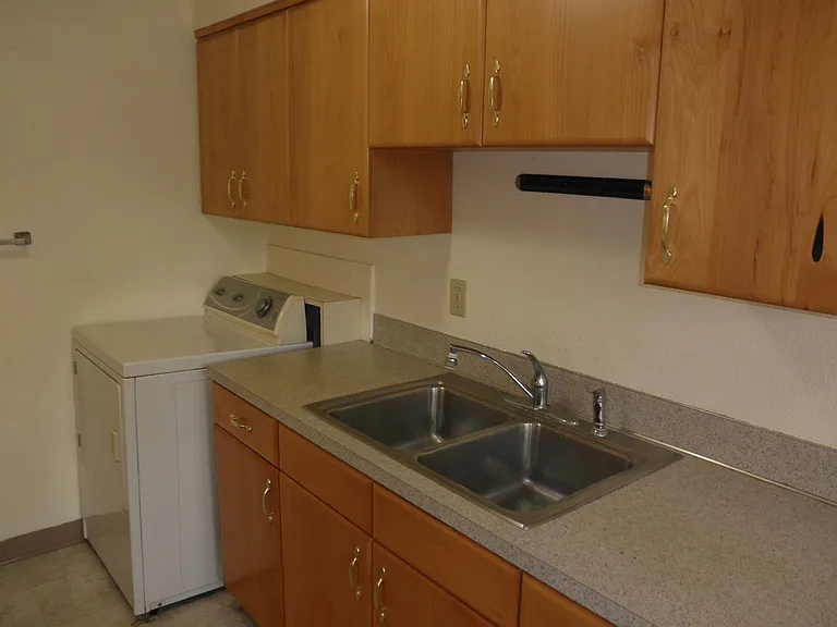 1481 Hines St SE — Photo 10