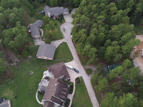 3rd image of 130 Winsor Ct