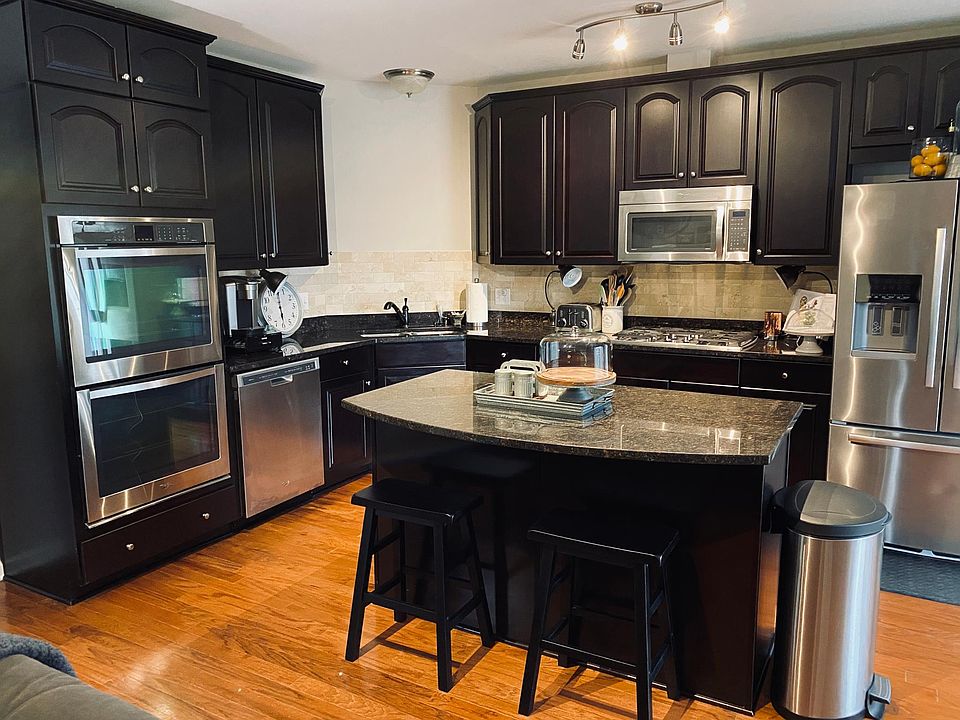 1st image of 2293 Kew Gardens Dr #200