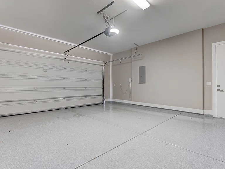 86 Pristine Glen St — Photo 9