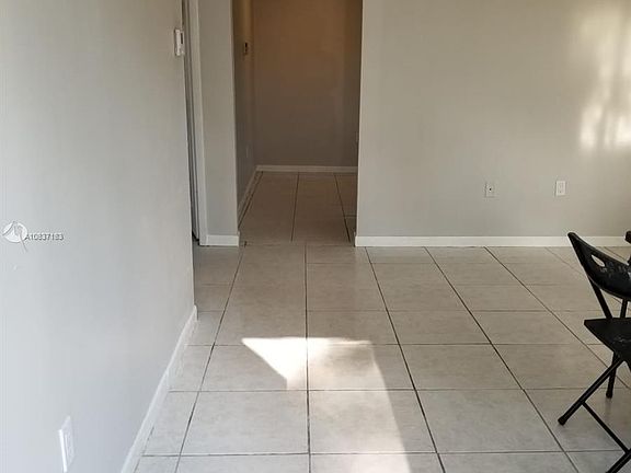 2nd image of 16925 NE 4th Ct #1
