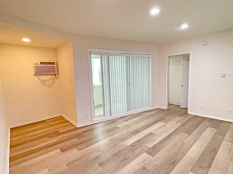 9160 Beverly Blvd #104 — Photo 11