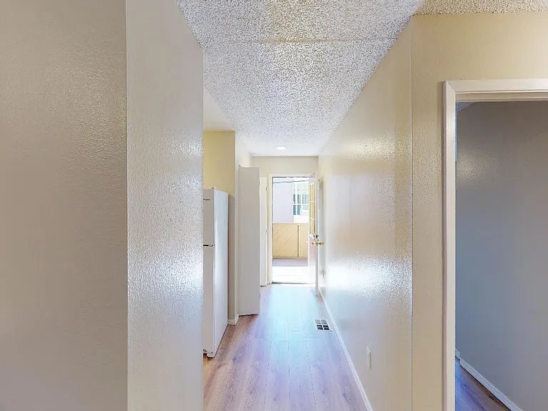 1855 Girard Blvd NE — Photo 50