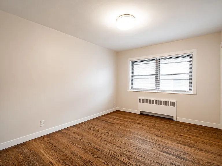 2600 E Kenwood Blvd — Photo 1