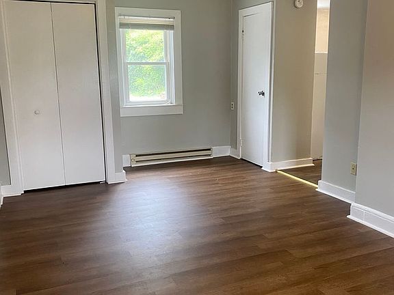 3rd image of 1105 Bloomingdale Pike #5
