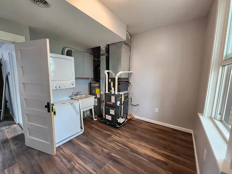 148 S Bryant Ave #2 — Photo 8