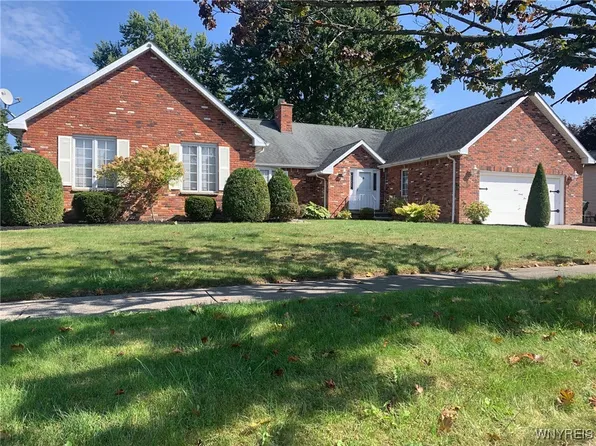 1295 Ivygreen Ct, North Tonawanda, NY 14120