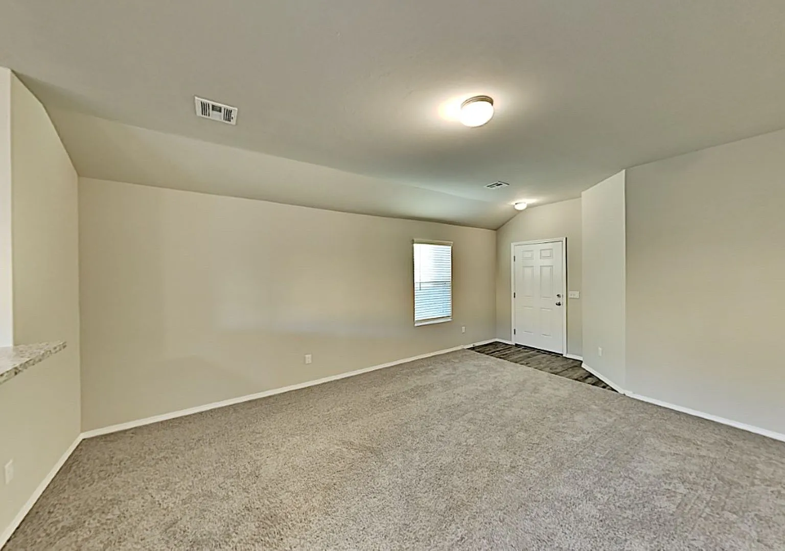Beautiful 3 Bedroom 2 Bath Home in Mustang Schools — Photo 4