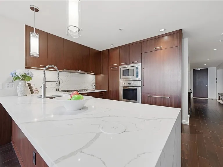 10700 NE 4th St #1006 — Photo 7