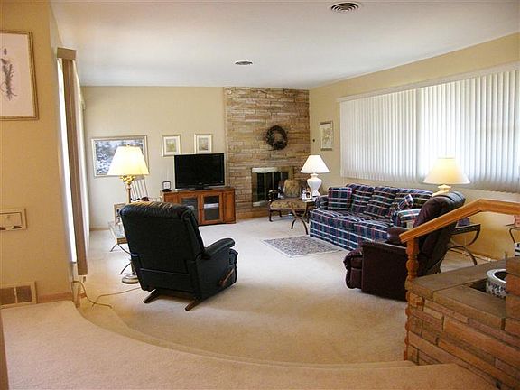 2nd image of 3865 Seiber Ave