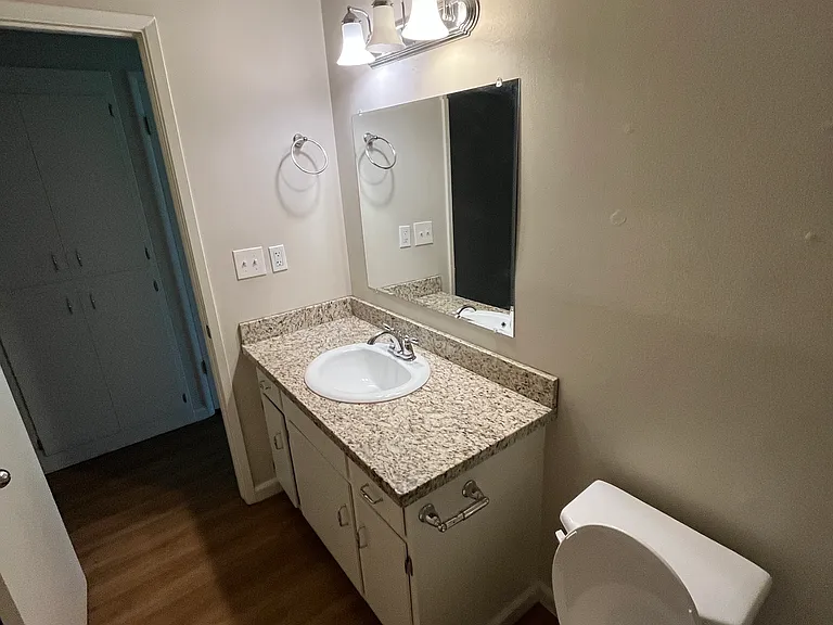 3017 N Vagedes Ave #B — Photo 13