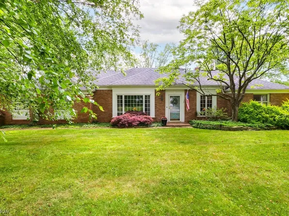 6060 Wiclif St NE, Canton, OH 44721