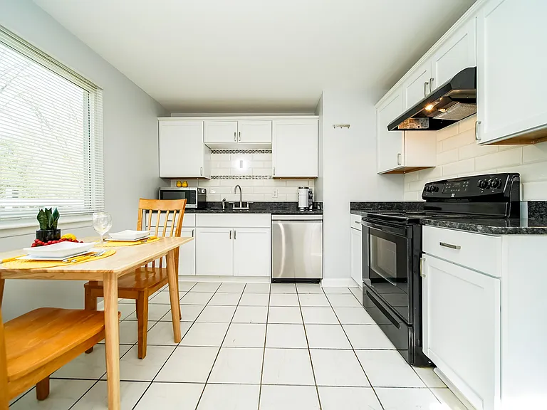 Hemlock Dr — Photo 9