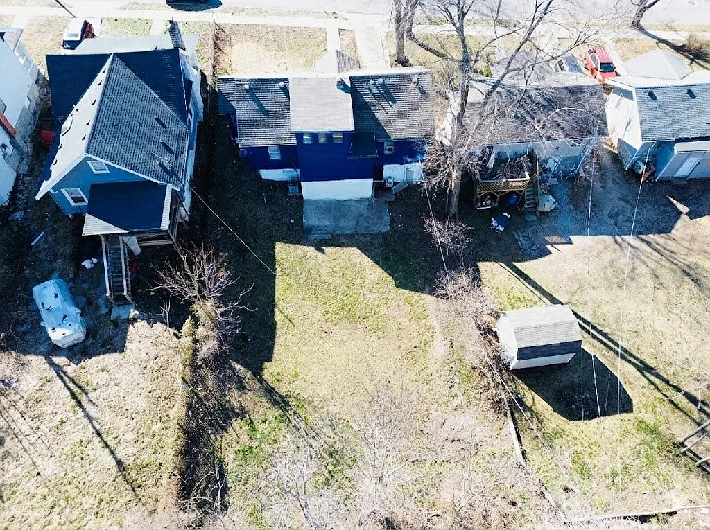 Building Photo - 3822 E 68th St