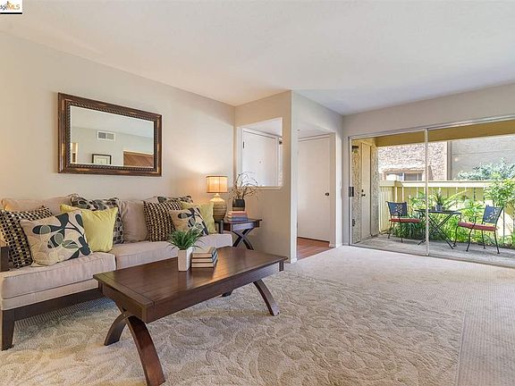 3rd image of 43 Las Moradas Cir