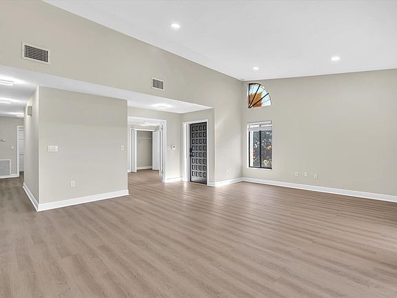 5th image of 2627 Emerald Way N