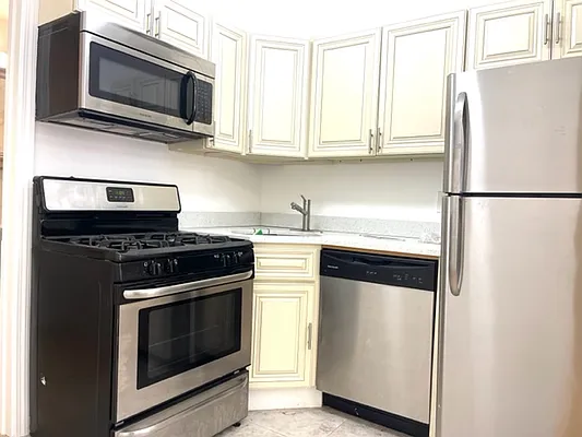 Rented by Oxford Property Group | media 10