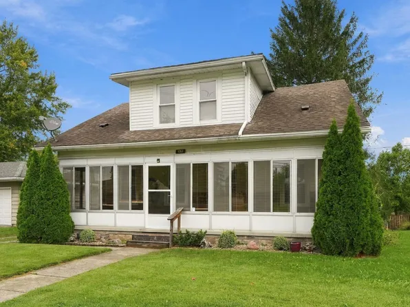 132 W 8th St, Roanoke, IN 46783