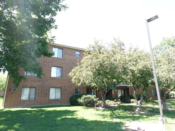 1303 N Winslowe Dr Unit 203, Palatine, IL 60074