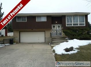 843 W Stonemill Ave, Addison, IL 60101