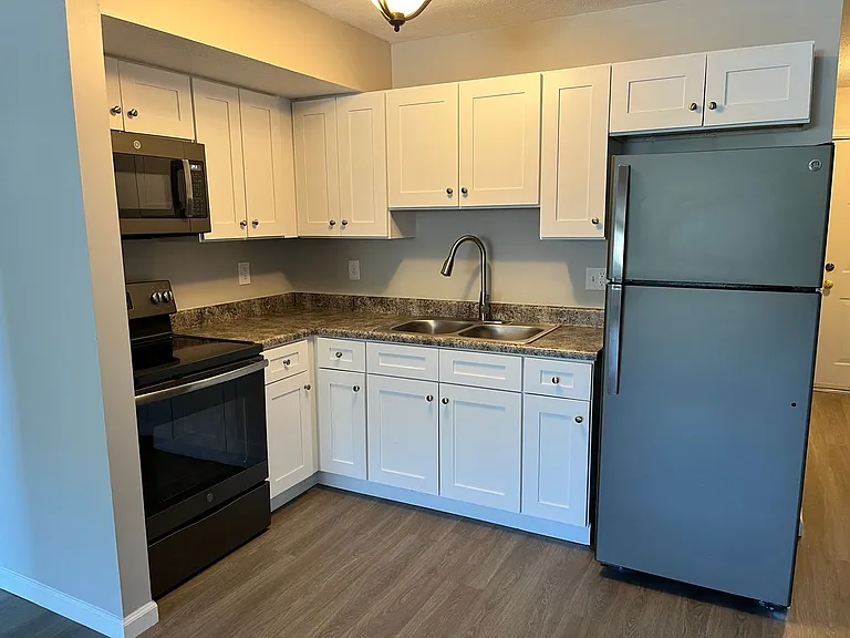 Lakepointe Apartment Homes — Photo 2