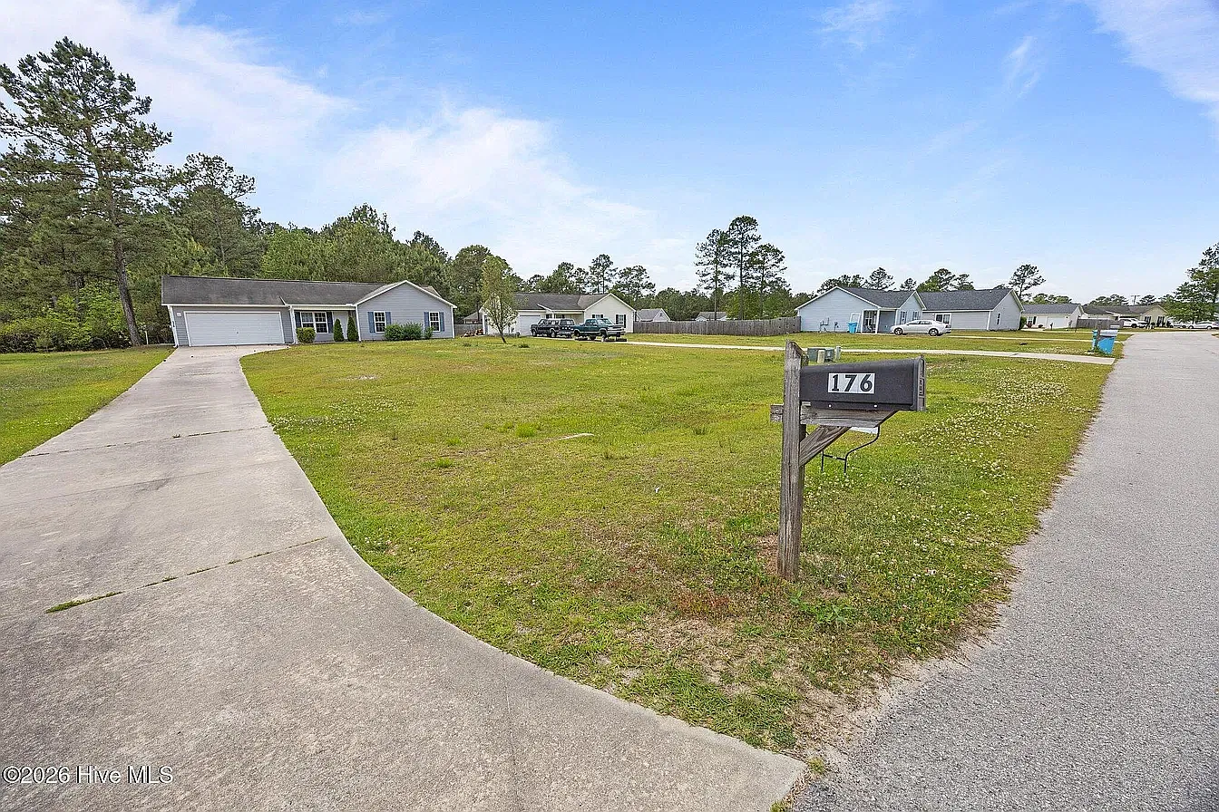 3 bed, 1002 sqft, $1,800 — Photo 4