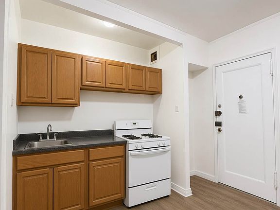 5th image of 4216 80th St APT 4P