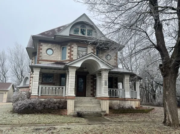 107 Miller St, Steward, IL 60553