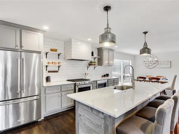 3315 W 98th St, Overland Park, KS 66206