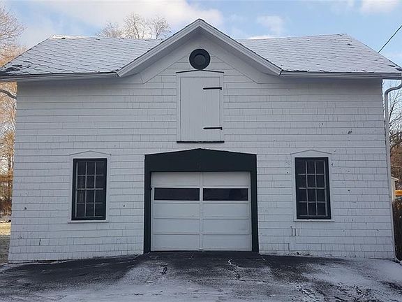 2nd image of 113 E Steuben St