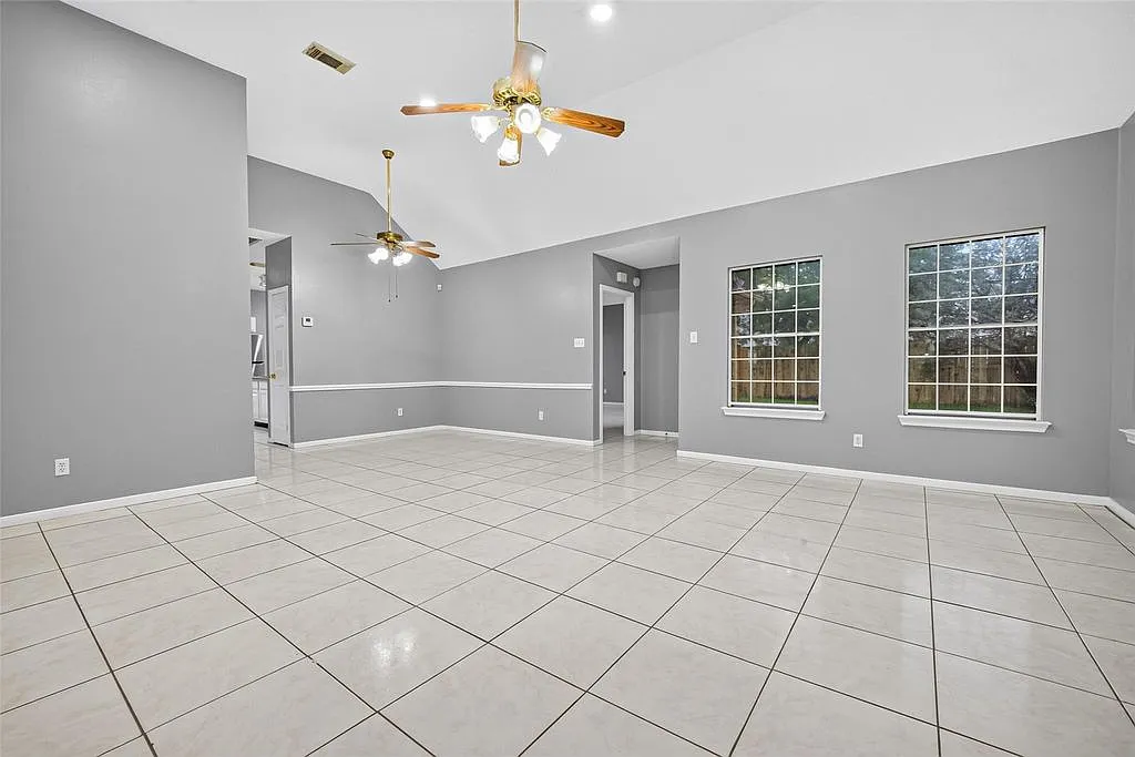 3 bed, 1726 sqft, $1,975 — Photo 3