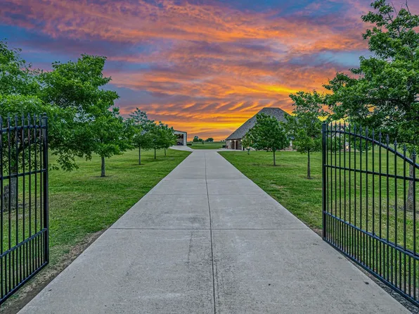 1301 Switzer Rd, Sanger, TX 76266