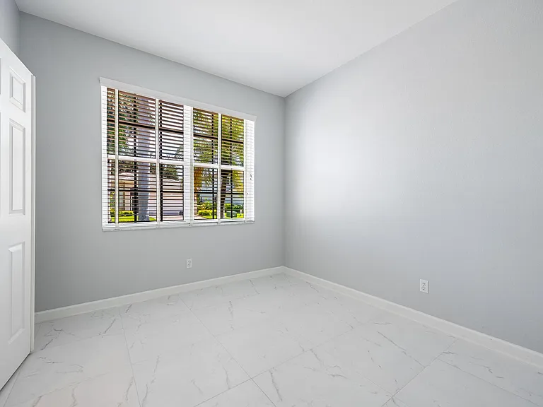1st Floor Guest Bedroom